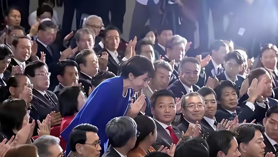 过去提起间谍，大家脑子里总浮着电影里被逼无奈或长期洗脑的老套路。 可国家安全