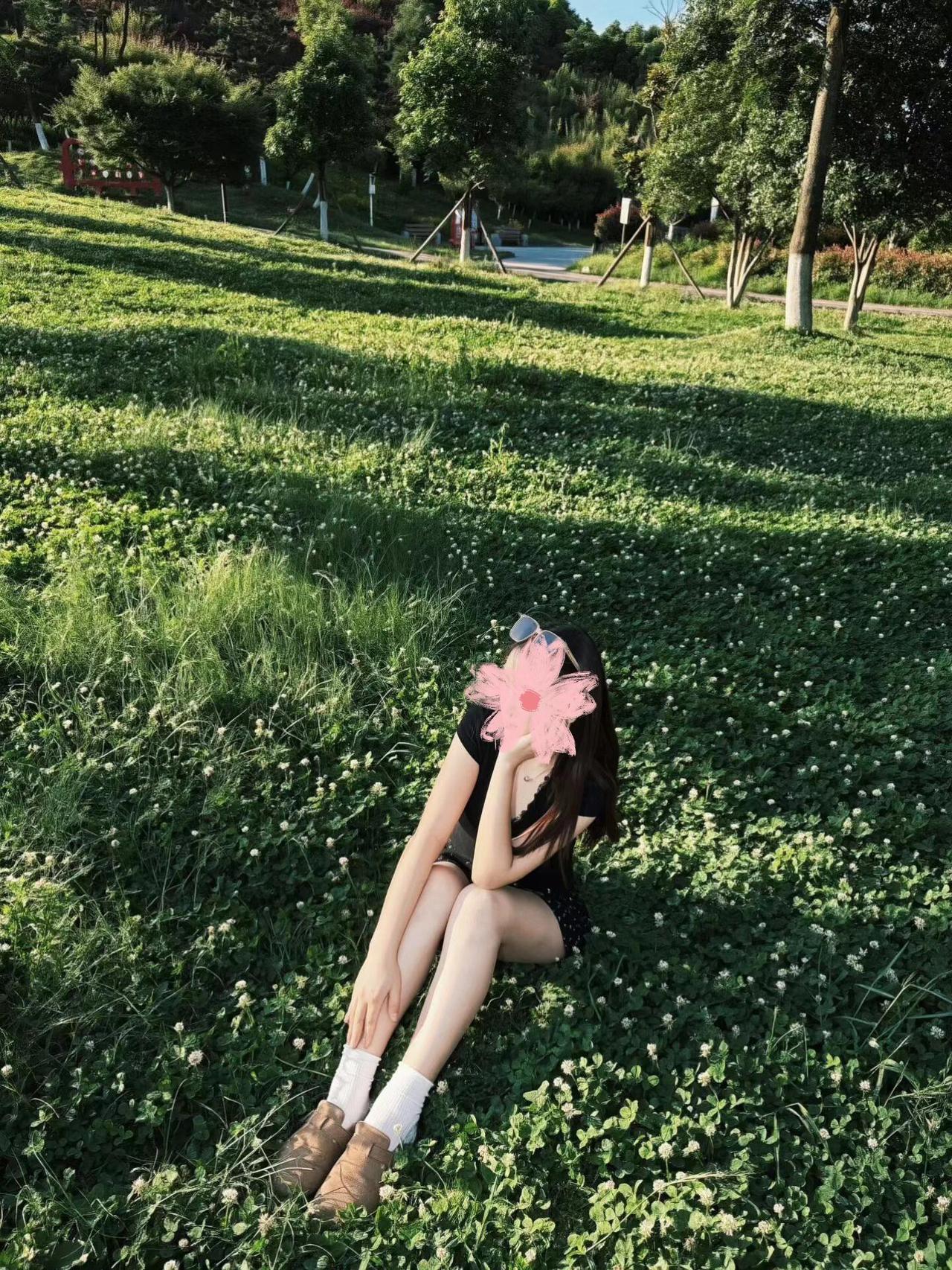 听句劝大环境不好，赚钱难，谁都一样。别在这个时候瞎折腾，守住你的饭碗，