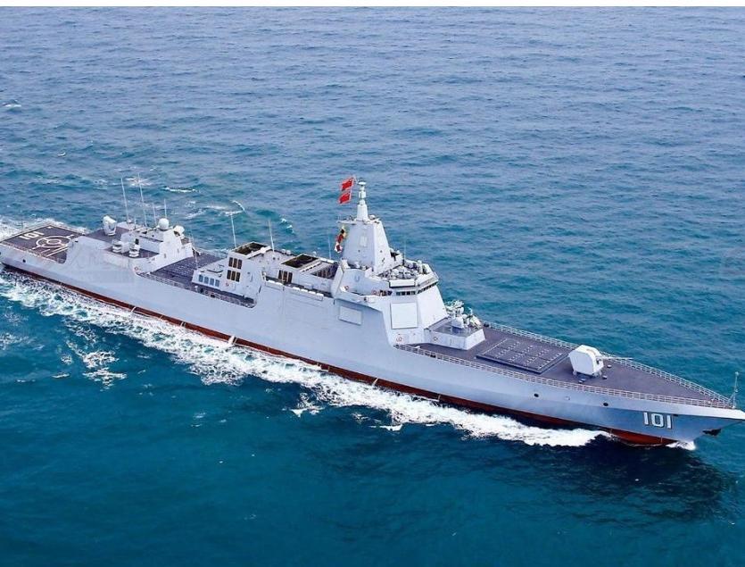 菲律宾媒体报道：中国海军052DL湛江舰，没有受到邀请，在南海参与围观美国，澳大