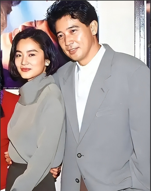 1973年，已婚的秦汉爱上了18岁的林青霞。他回家对大着肚子的妻子邵乔茵说：“我