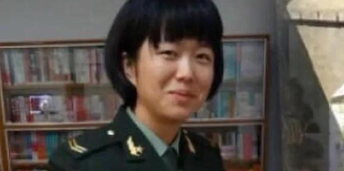 《退伍女兵夜战1米9持刀歹徒：324天冤狱后，豆沙馅糍粑藏着的正义刀锋》