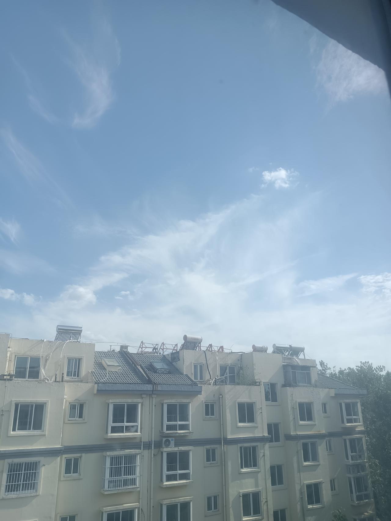一位年轻的小伙子说：我不明白我爸妈他们吵了一辈子却没有分开，直到我妈给我说过这