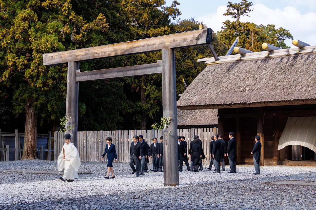 高市内阁1月5日参拜伊势神社我说，日本人咋就不能让天照大神住得好一点呢？