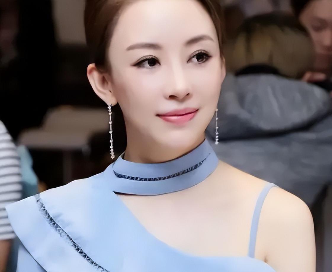 当年，身价10亿的九球天后潘晓婷公开征婚，可是男生们看到择偶条件后却纷纷望而止步