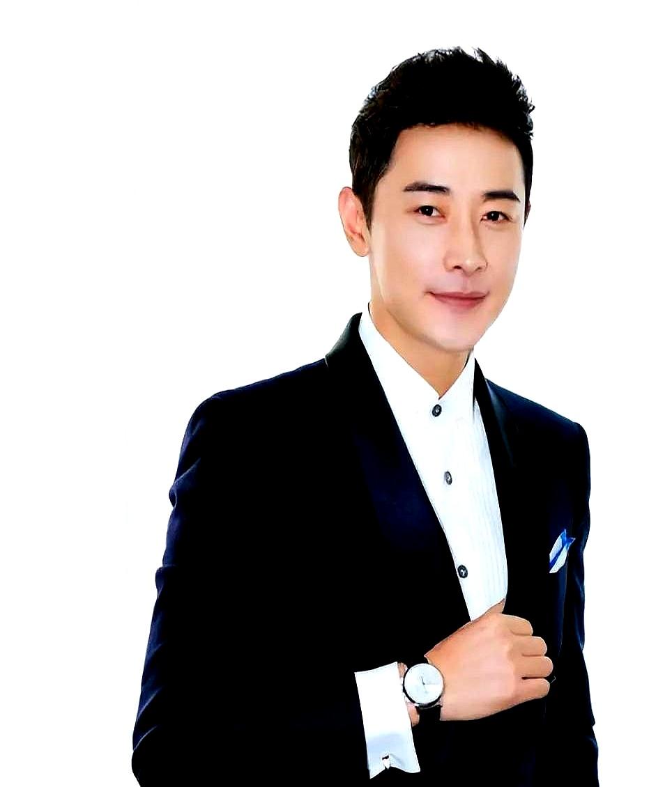 我始终没法理解罗晋的婚姻选择——把唐嫣娶进门。罗晋一年到头扎剧组，家成偶