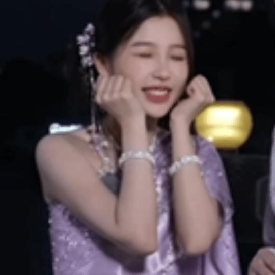 说吧妹儿你要萌死谁😭虞书欣姜暮