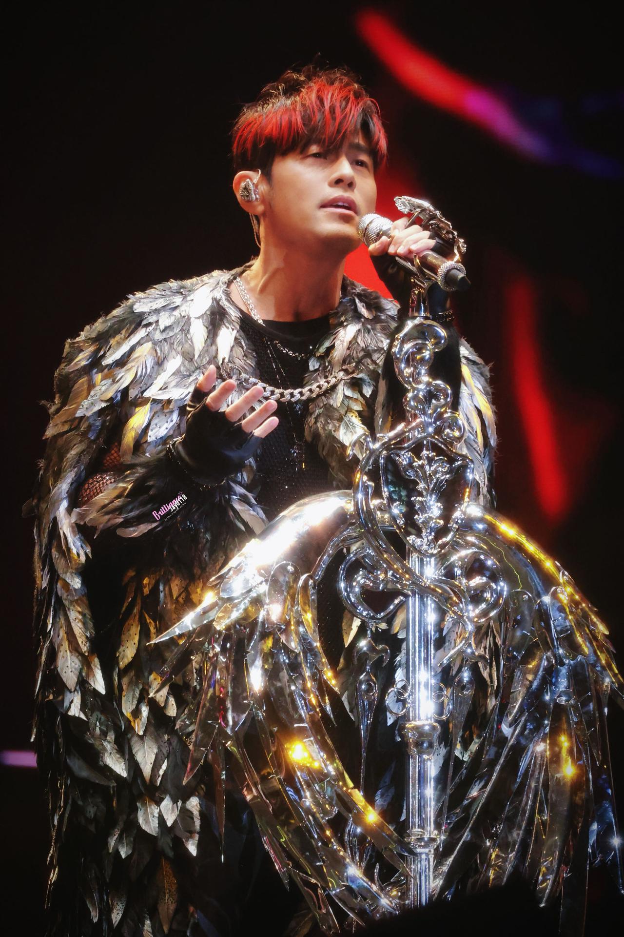 周杰伦演唱会翻车了？粉丝花高价看个寂寞，真把情怀当韭菜割了？最近周杰