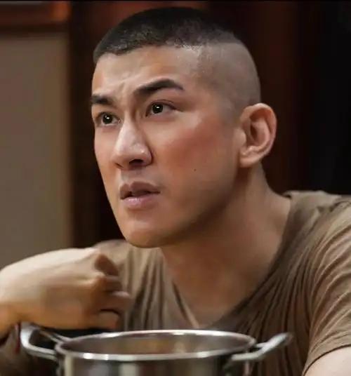 2026年，记者问文牧野:“你为什么要找华裔的李治廷来演《龙餐馆》里的美国大兵？