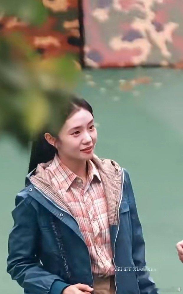 这大鼻八字纹凹坑眼和小红花刚出来一样老气.不过配黄轩倒是合适​​​