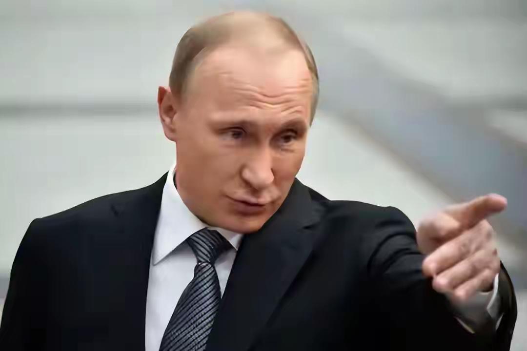 绝密报告引爆三国棋局：美国慌了，普京补刀，特朗普急刹车一份被曝光的美国涉华