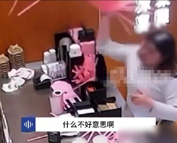 “惹到我了算你倒霉”！5月21日，江苏连云港一奶茶店发生了令人窒息的一幕！这