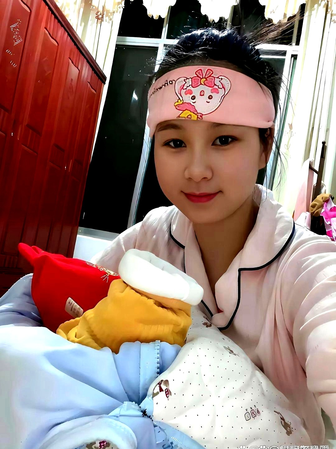 湖南一男子，想儿子想疯了。自己老婆生不了，就找人代孕，谈好十万块。结果孩子出生，