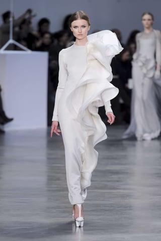 StephanRolland2013春夏高定系列，一出场我就被这黑白灰的单色