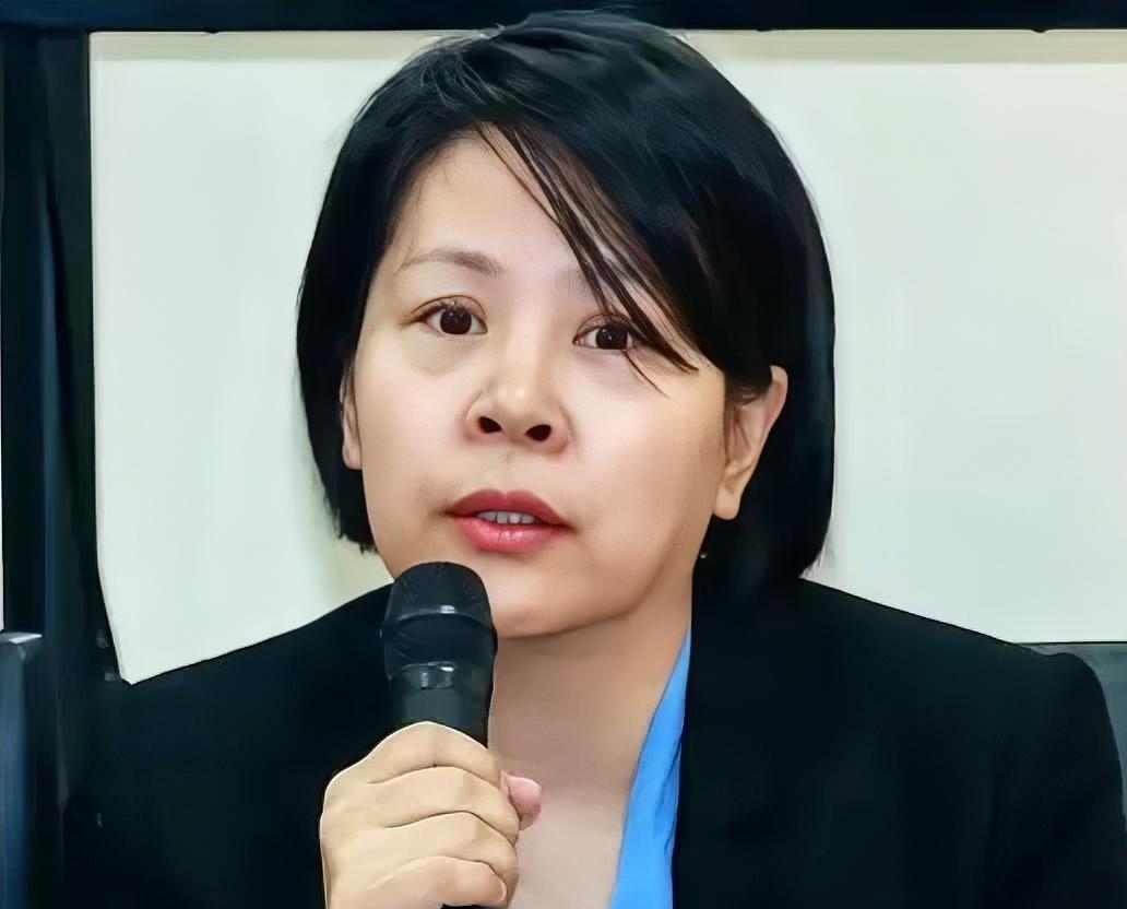 刚被民众党开除，李贞秀转头就投靠民进党，民众党这次伤太重。4月14日，前一天