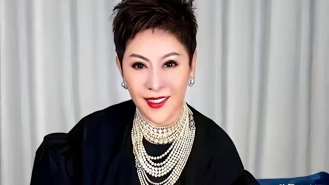 向太追着周星驰骂了整整十年，从2014年那篇网文开始，列罪状、拉圈内人站队，上节