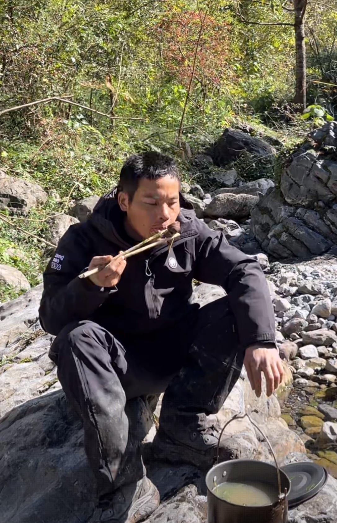 刀疤哥都想退赛了，不想熬了荒野决赛第五天，一向心态很好的刀疤哥，心态也开始崩了