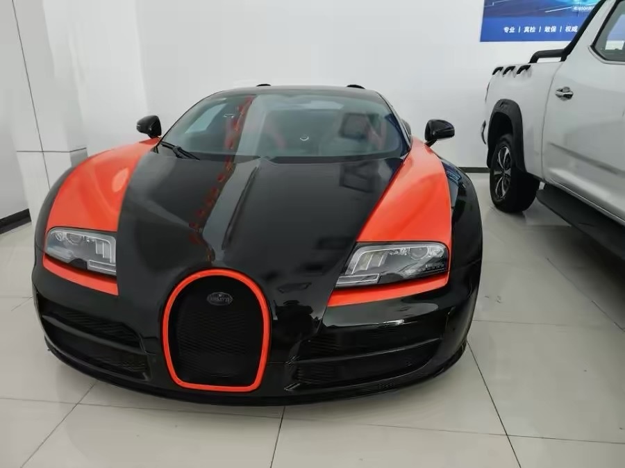 4人报名，2次出价，应该不会流拍了。虽然车况不明、手续作废，但600万肯定是值得