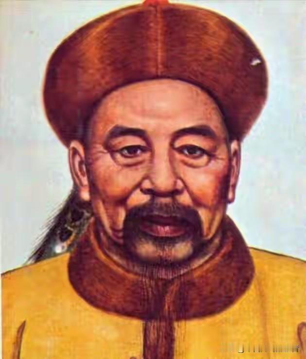 1881年秋天左宗棠从新疆回到北京，他出去的时候让人抬着一口黑漆棺材走在几万大军