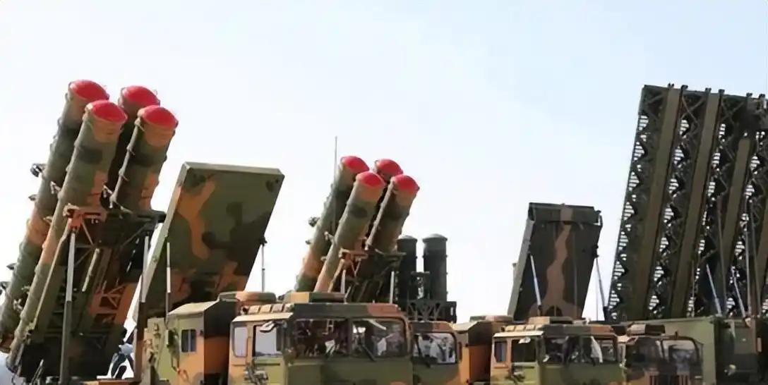 美论坛：若美国突然向中国发射200枚核弹，中国有能力进行拦截吗？中国拦不拦得住美