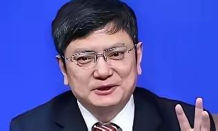 “英语滚出高考”的呼声还没歇，教育部一句“主科地位不变”刚稳住阵脚，新教改就给家