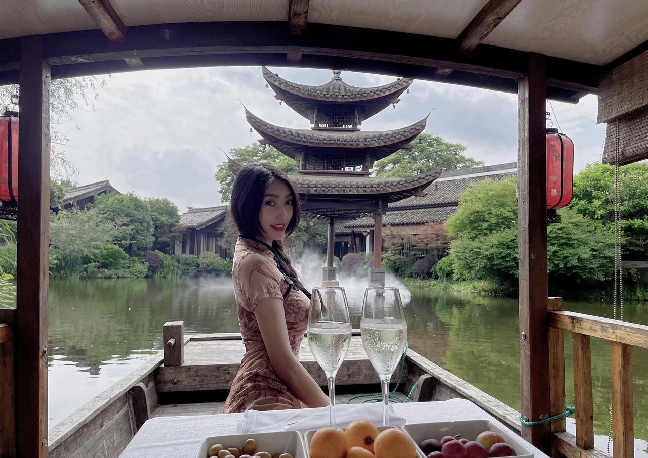 在平凡的日子里，种满星星。上热门旗袍十亿流量扶持计划御姐