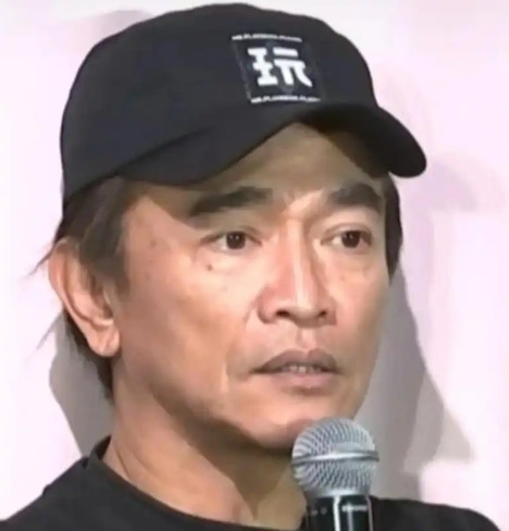 台湾省艺人吴宗宪接受采访时说：“真的很悲伤，很可怜。去了中国大陆，人家逼着你一样