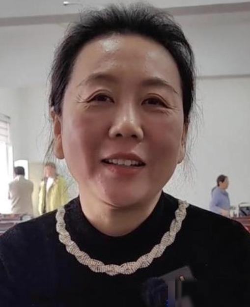 航天员张洪章平安落地，他姐姐一句话让人破防：国家把你借给我210天，人总算平安回
