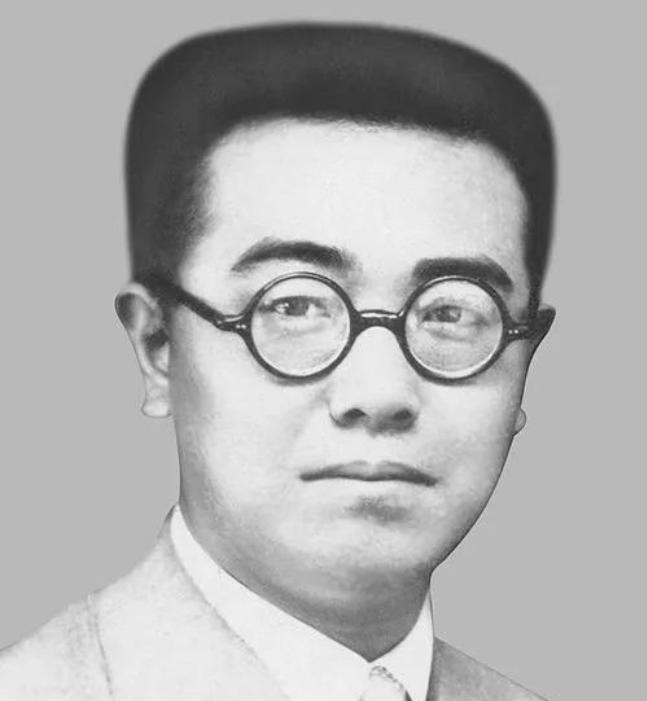 1966年，大庆油田发现者谢家荣吞下一整瓶安眠药，在家中自戕。第二天，妻子吴镜侬