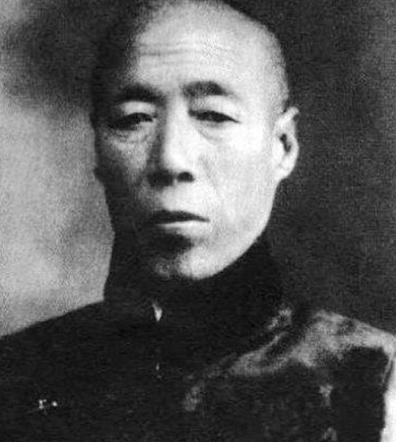1908年11月15日，慈禧太后死后，李莲英便失去了靠山。为慈禧守孝百日后，李莲