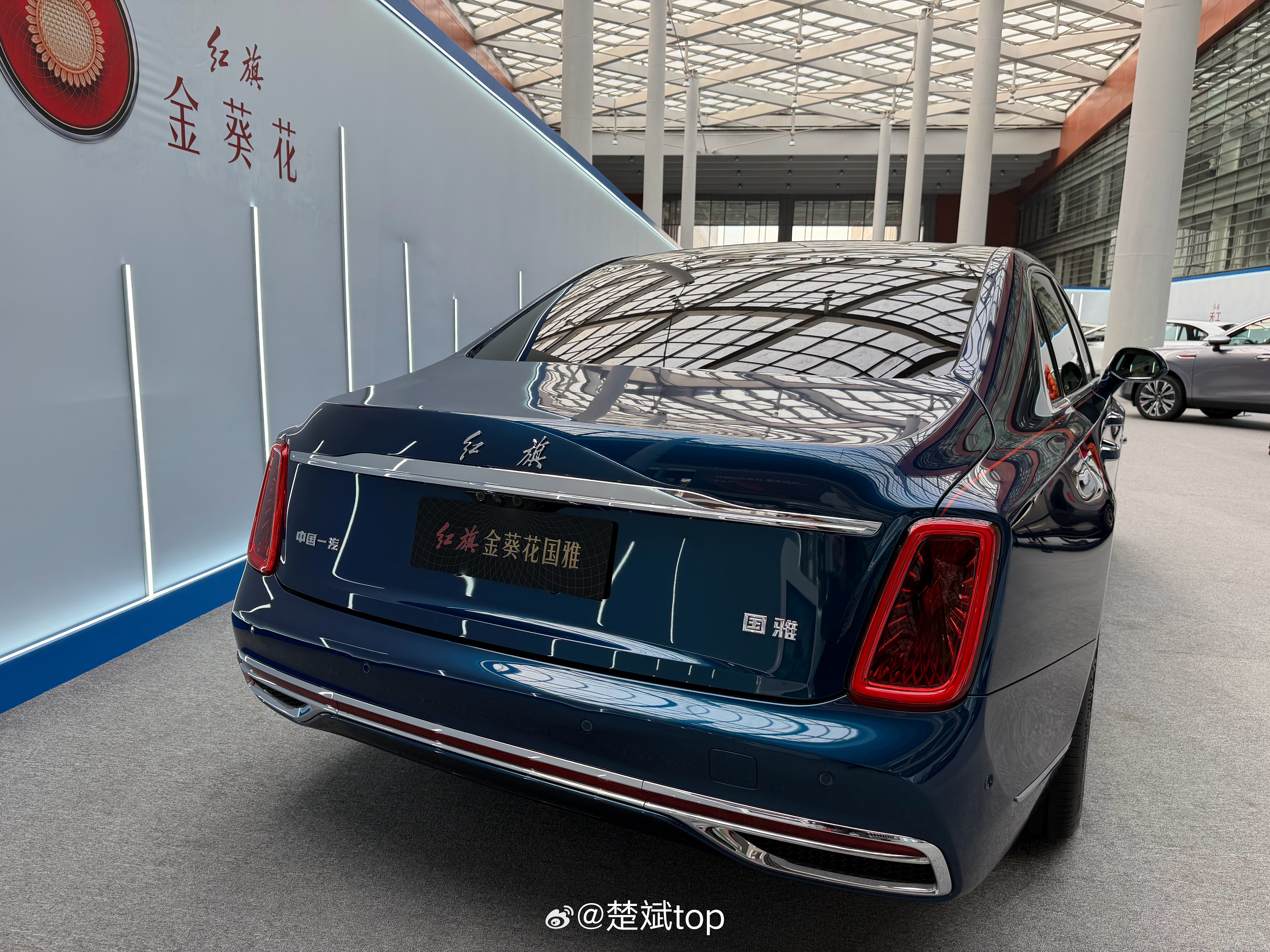 红旗国雅，这个蓝色真漂亮啊