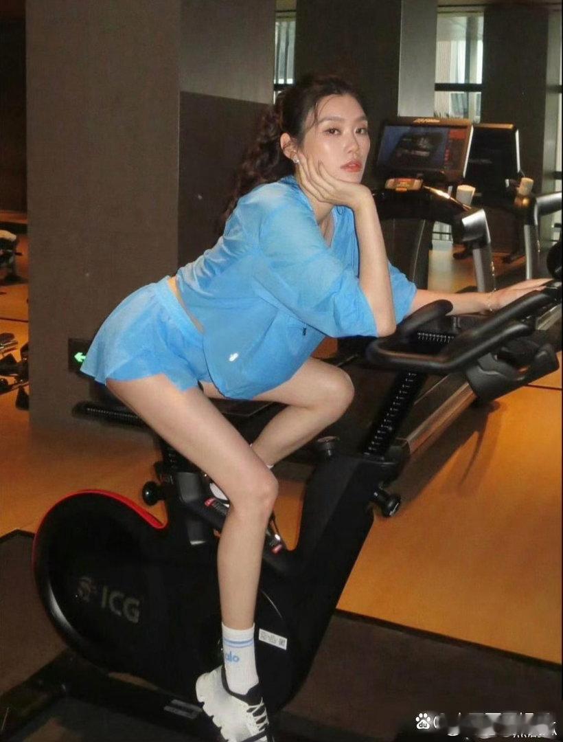 37岁的奚梦瑶，少女感越来越足啦！