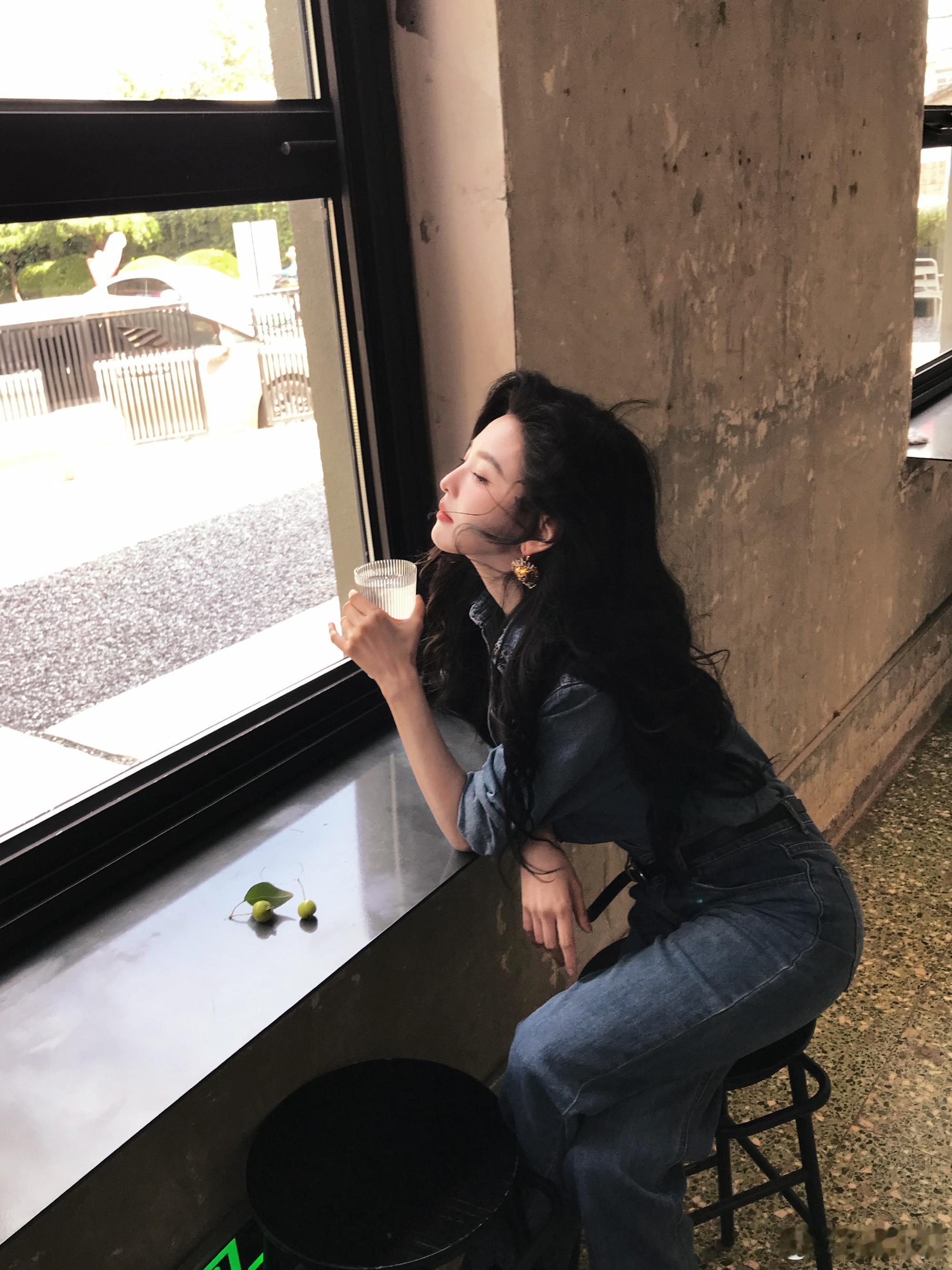 章若楠zrn章若楠沈千盏“生命的意义在于爱己，而不是活在他人的目光里”𝑻