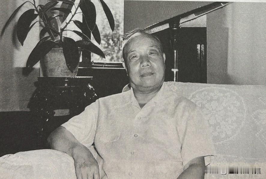 1984年，萧华从兰州军区调回北京，结束了在西北长达7年的工作。此前，他于197