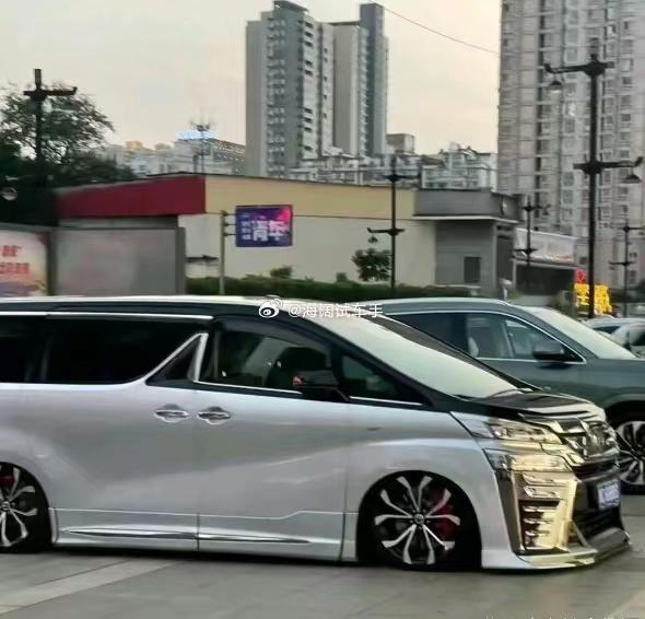 最贵四缸面包车也有玩低趴的？？？形势大于内容的玩法您喜欢吗？？？海阔试车超话