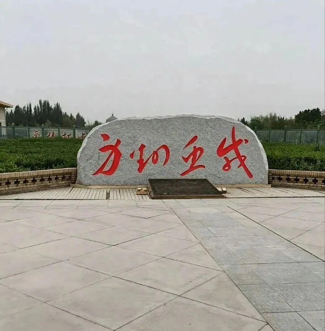 石头上的四字草书，认不出来不丢人，全认识的是高人！