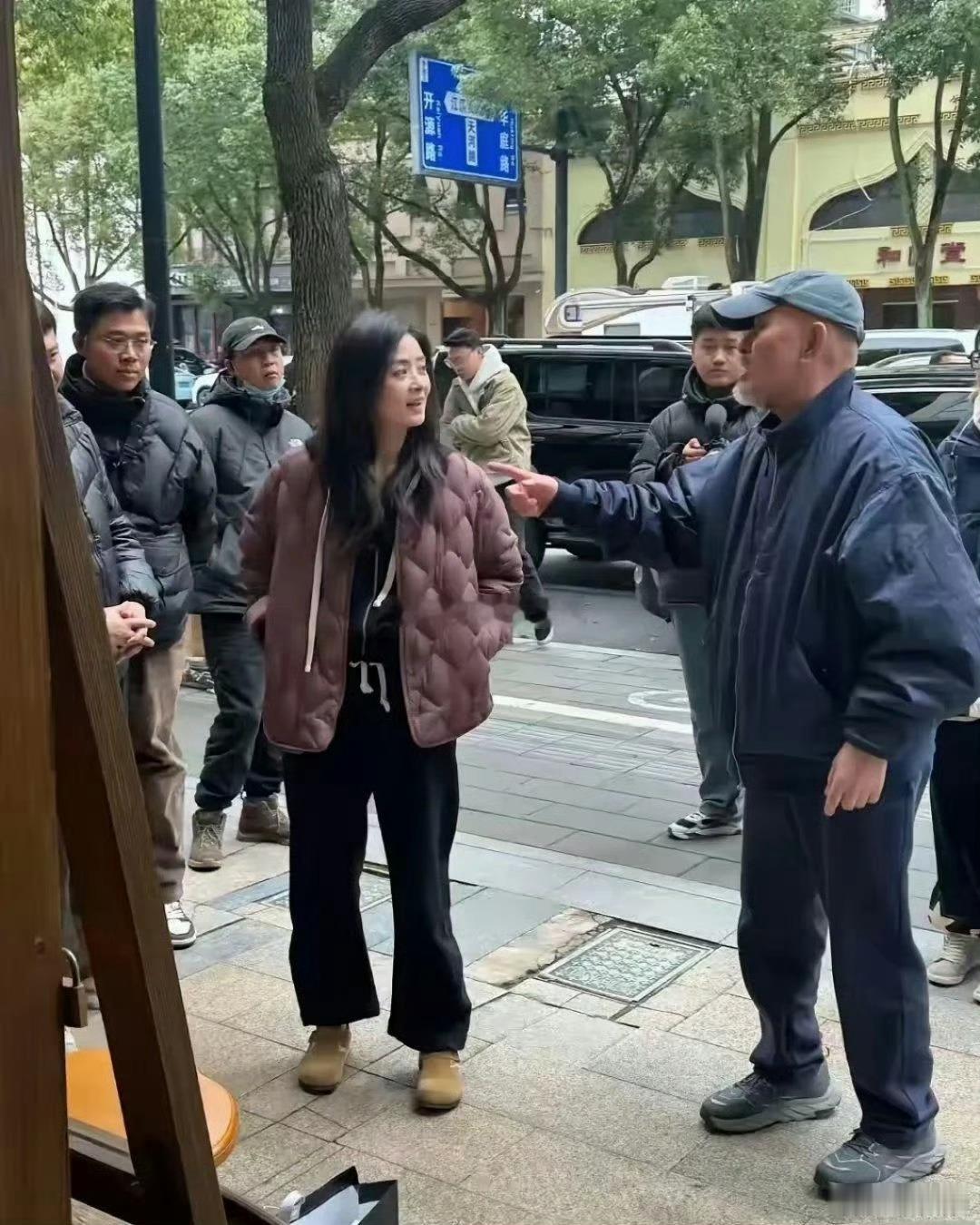 明星只要不化妆出了大街就是路人