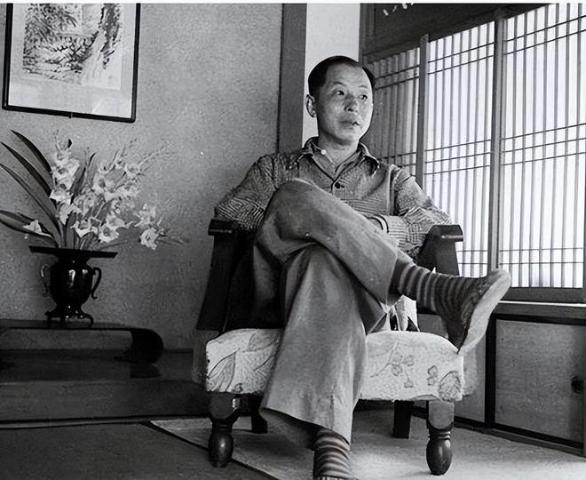 张学良被蒋介石囚禁期间，都吃些什么？据看守邱秀虎回忆，张学良的早餐中西轮换：