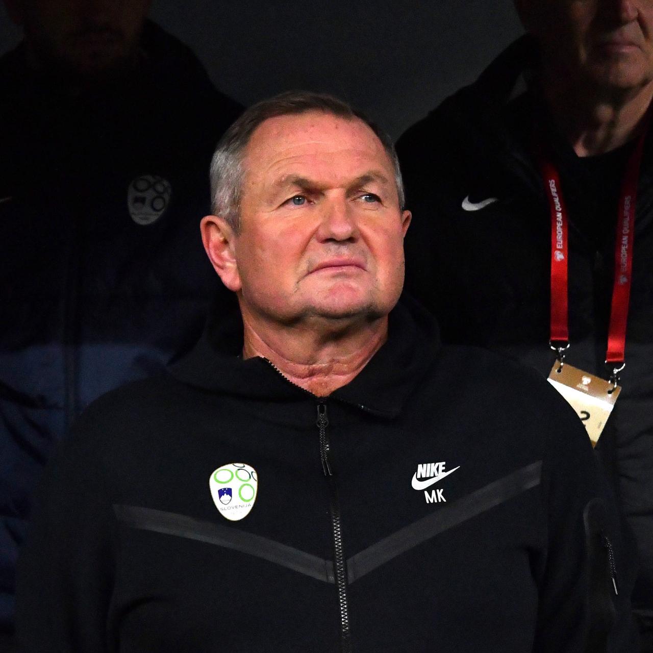 【来国家队检查下】斯洛文尼亚主教练马蒂亚兹-凯克谈谢什科的伤情：“首先我对曼联这