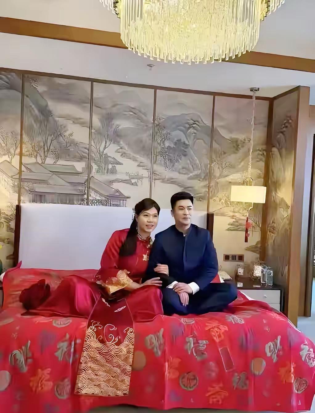 奥运冠军徐云丽福建老家低调完婚，1米96的她与1米85丈夫合影侧身低头福清那
