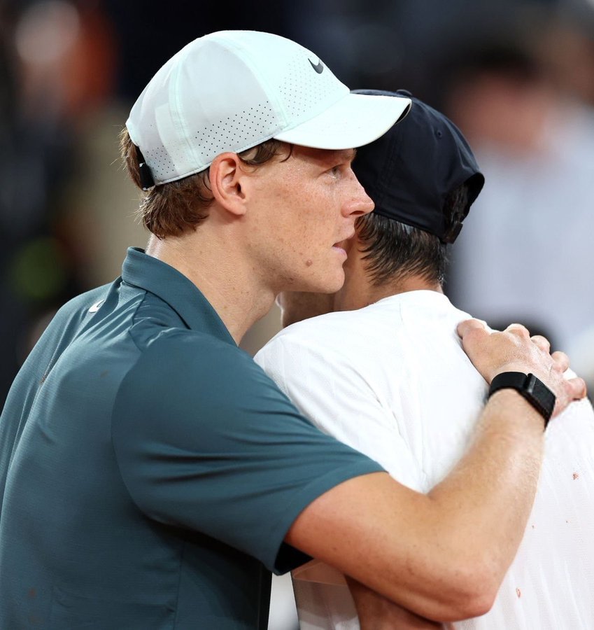 马德里1000赛辛纳赛后采访盛赞霍达尔以及他的家人。🎙️：“现在还早……但你