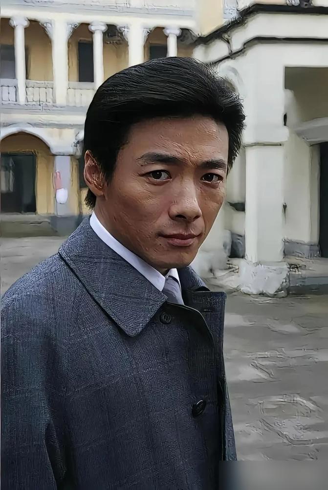 祖峰这种人，是内娱最让人胆寒的“清道夫”。他亲手杀死了身为明星的全部社交欲，