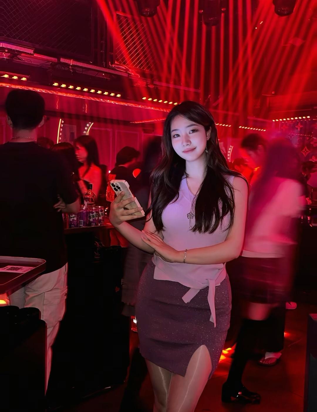 轻熟女神范儿和闺蜜出行美女国庆节精彩人像​​​