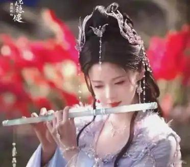 并非所有演员都适宜强行跻身大女主赛道。观看完《师兄太稳健》后,反倒为孙珍妮感到