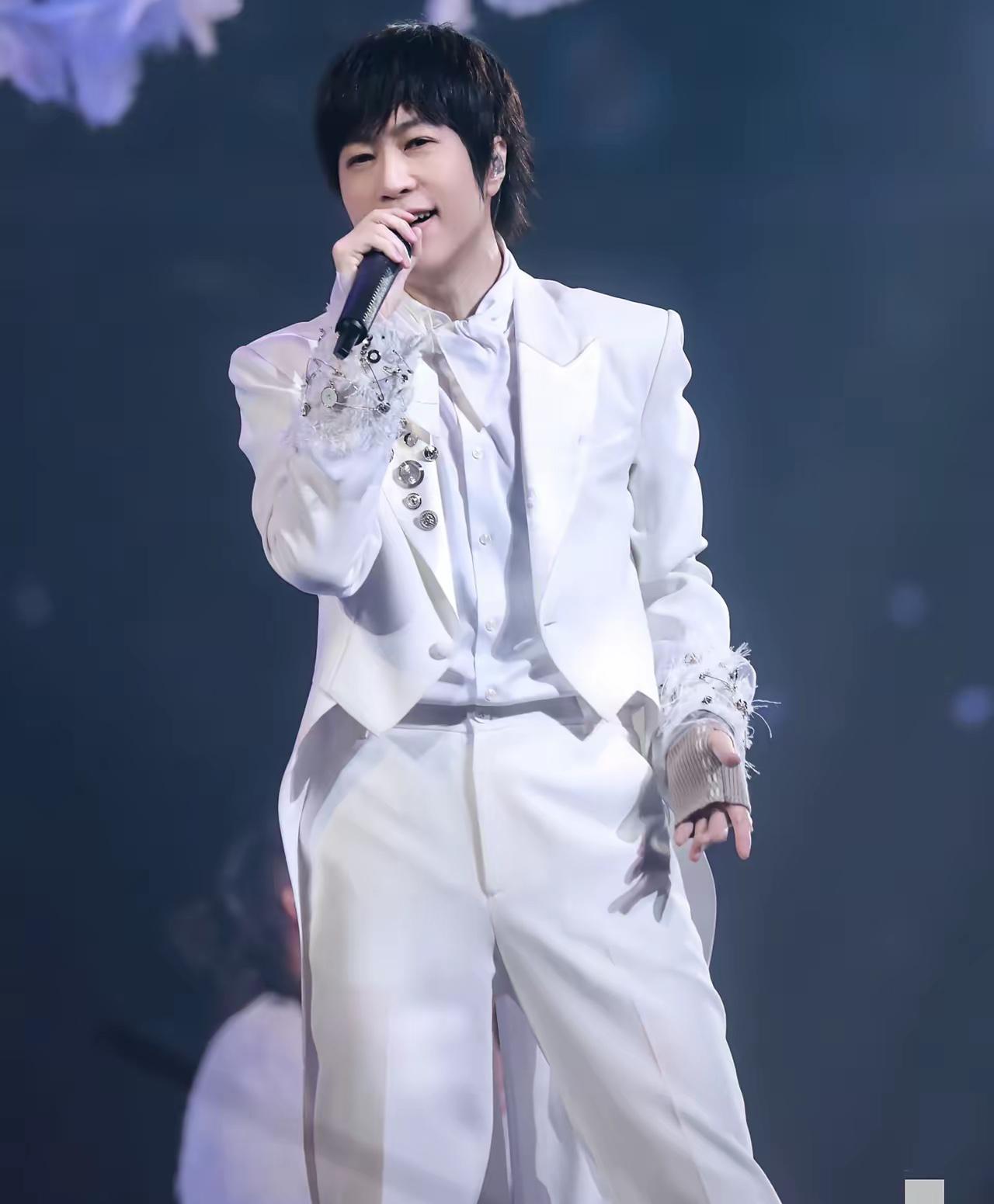 陈信宏（阿信），该做的一样没做，没女朋友，没成家，没孩子，已经50岁了，这样孤零