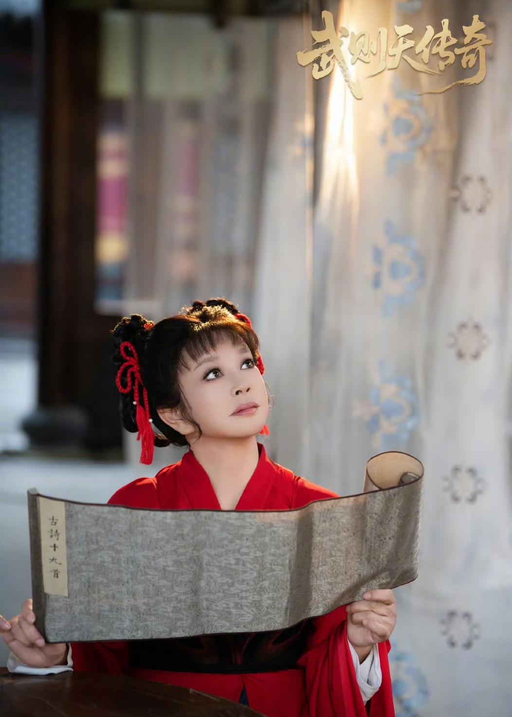 65岁演少女，扛住4K镜头的不是医美，是她的作息表。刷到刘晓庆的早餐：一杯温水