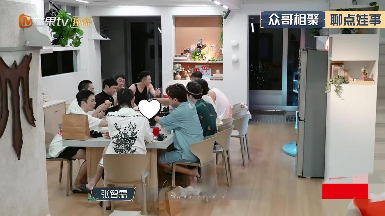 星二代就是好张智霖说:“我儿子18岁了，他之前在那个《歌手2025》里面做实习