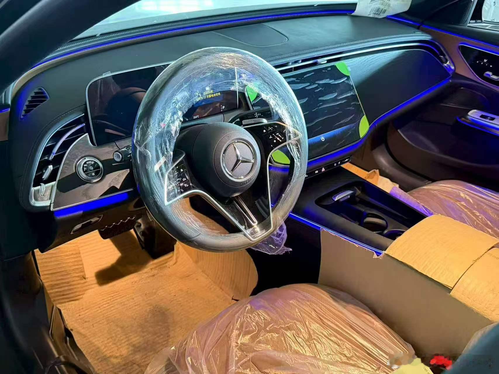 奔驰E260进口黑棕库存25年生产指导价459200元全款裸车28.45