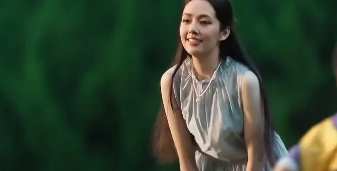 郭碧婷的最新广告文案非常棒，温暖又有力。中间有一段印象比较深刻，她温柔的说上一代