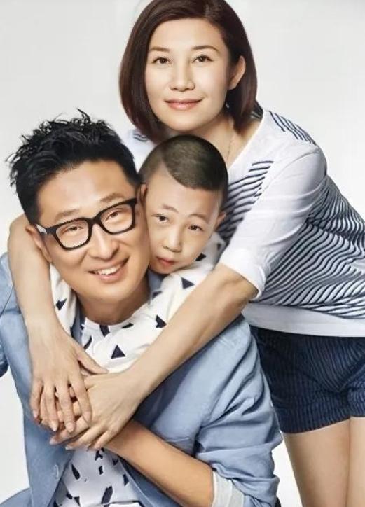 一次，林永健和老婆吵架，脱口而出：“你长的这么难看，娶你我瞎了眼。”老婆周冬齐：