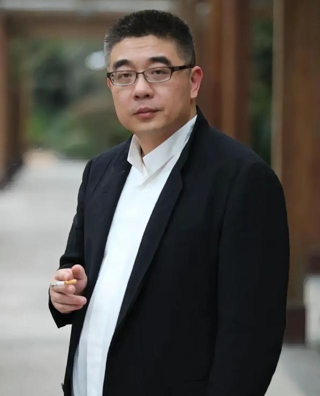 复旦大学钱文忠教授曾说：“年轻人一定要对钱有概念。一杯奶茶20块钱，相当于6瓶牛